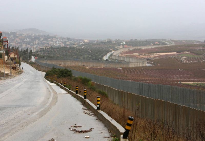 Des militaires israéliens traversent la frontière dans la région de Marjeyoun