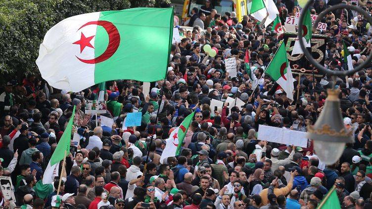 Trois jeunes militants, dont 