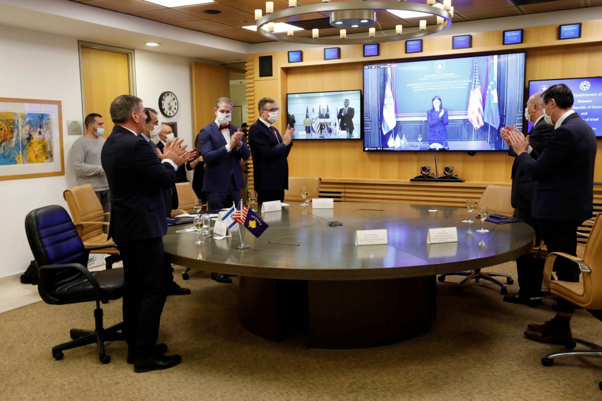 Le Kosovo établit des relations avec Israël