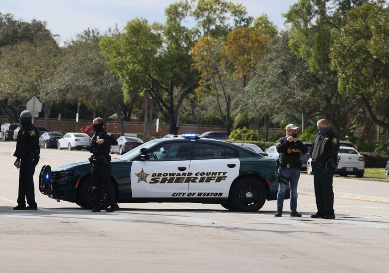 Deux policiers tués, trois blessés, dans une fusillade en Floride