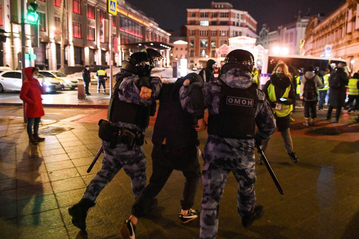 Le Kremlin défend sa 