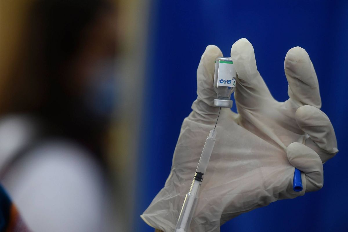 L'OMS à l'Institut de virologie de Wuhan, l'UE envisage les vaccins russe et chinois