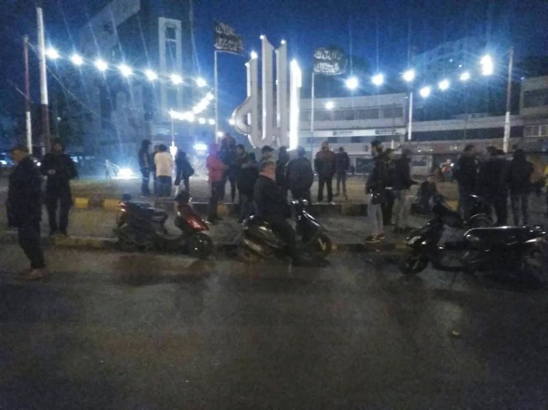 Tripoli : des manifestants bloquent les routes menant à la place al-Nour, l'armée déployée