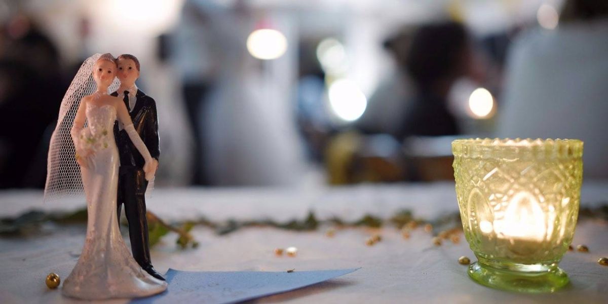 La police française interrompt un mariage avec des centaines de convives