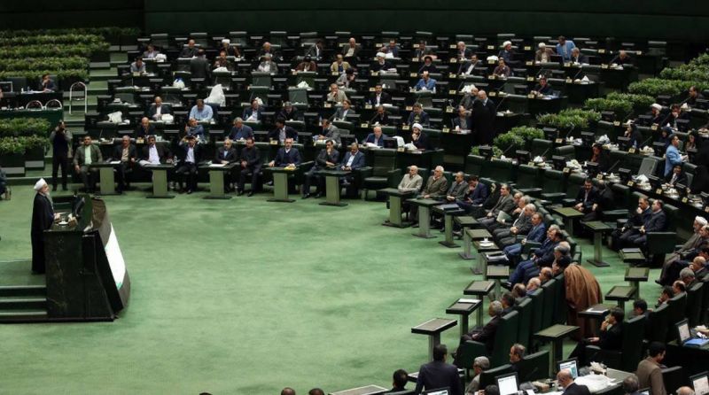 Le Parlement rejette un projet de budget de Rohani