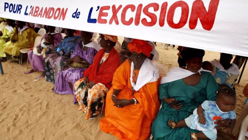 La France veut renforcer la protection des exilées victimes de mutilations sexuelles