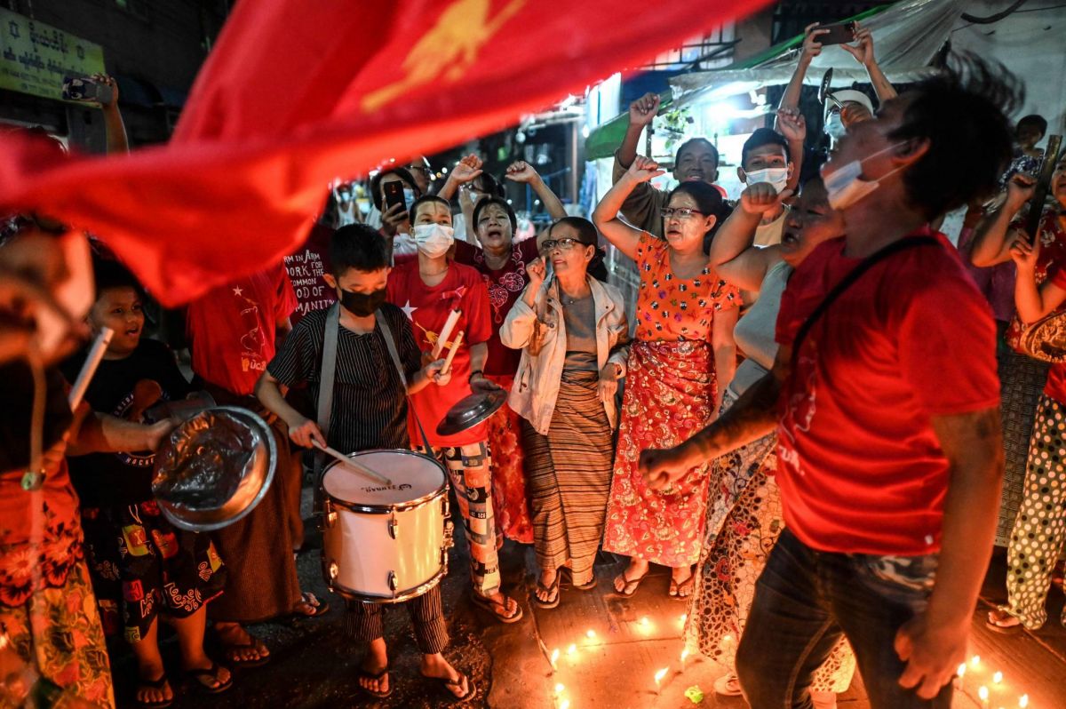 Les manifestations contre le putsch s’intensifient malgré les arrestations
