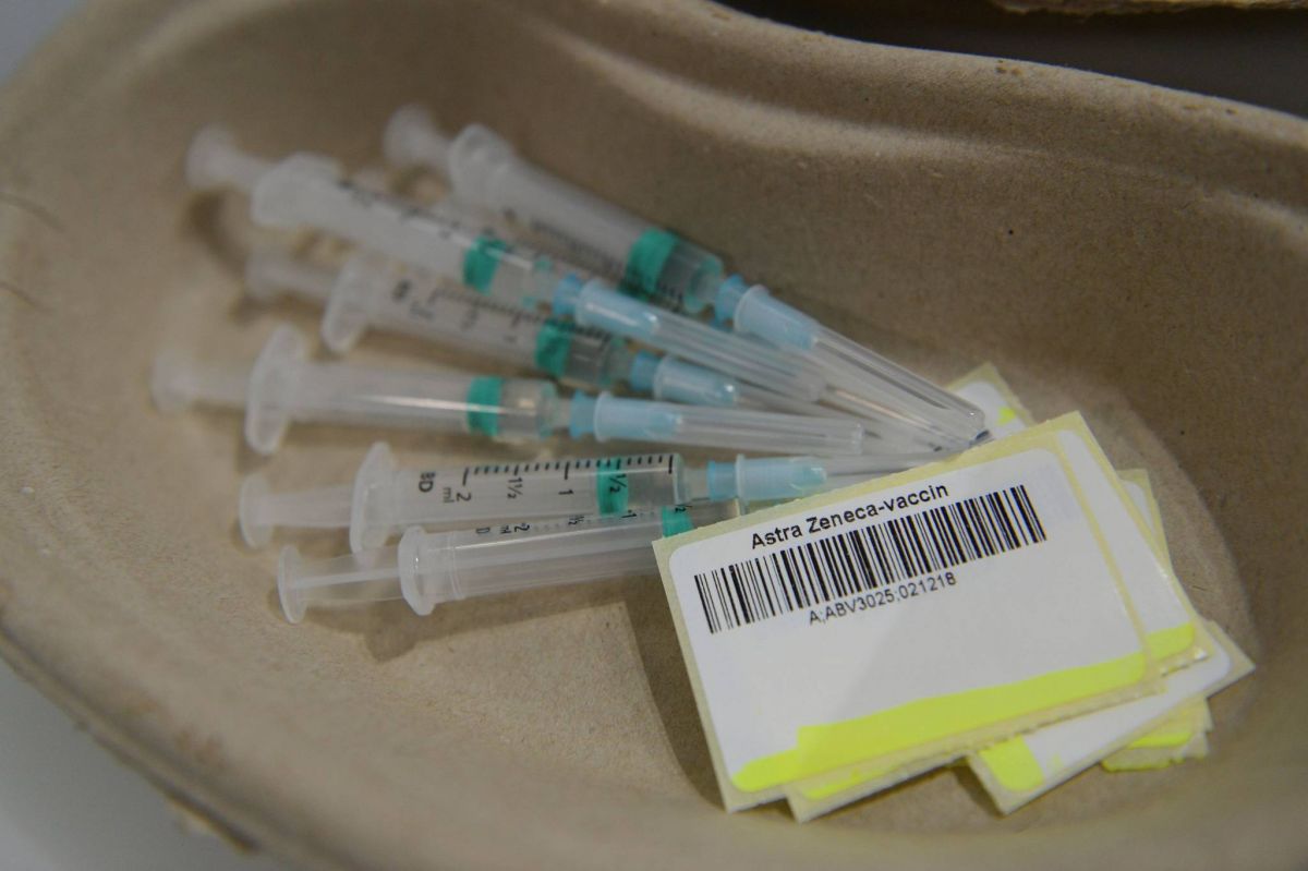 Vaccins antivirus : Londres met les bouchées doubles, la Hongrie choisit Spoutnik V