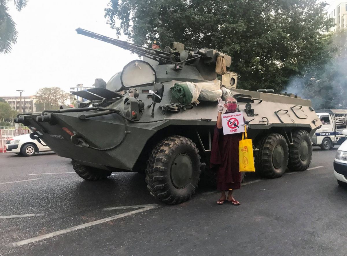 La junte militaire accroît sa répression, les manifestations se poursuivent