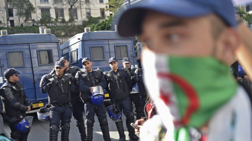 Alger quadrillée par la police