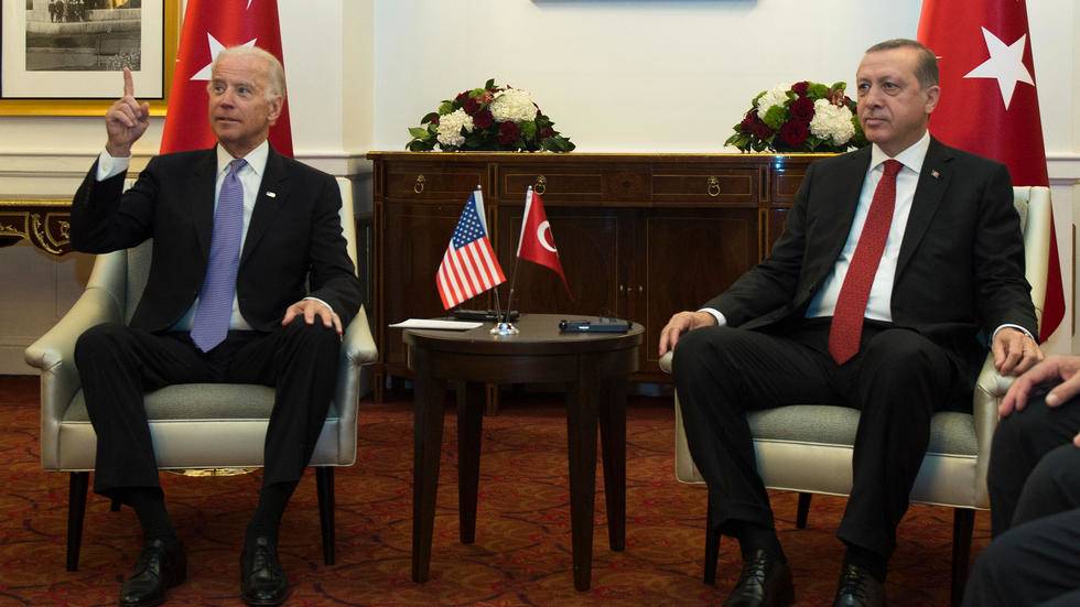 Entre Biden et Erdogan, des débuts tumultueux