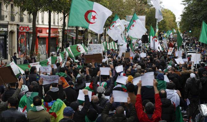 Rassemblement à Paris avant le 2e anniversaire du soulèvement en Algérie