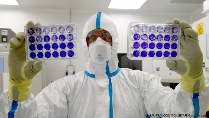 Les Etats-Unis investissent dans le séquençage pour mieux détecter les futurs variants