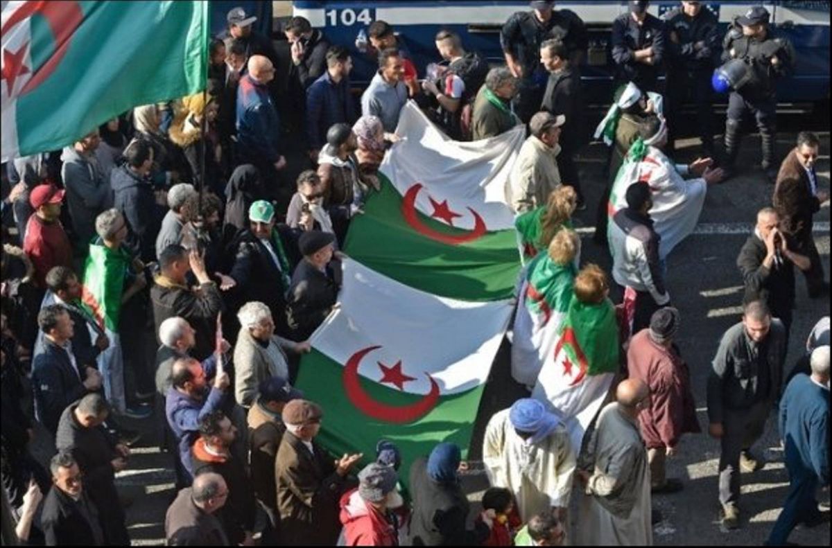 Lourdes peines de prison contre des militants avant l'anniversaire du Hirak