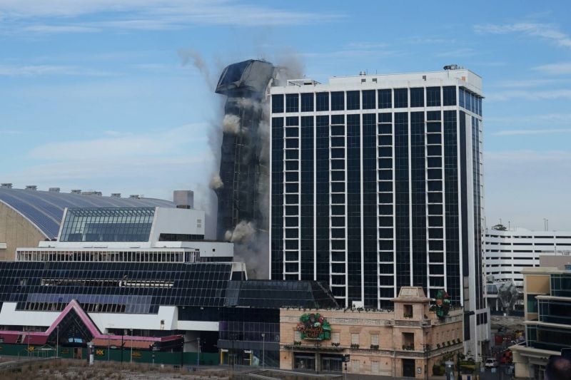 Un ancien casino de Trump démoli par implosion à Atlantic City