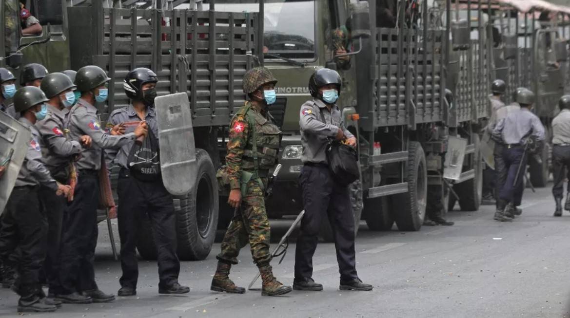 Pressions croissantes sur la junte en Birmanie, poursuite des manifestations