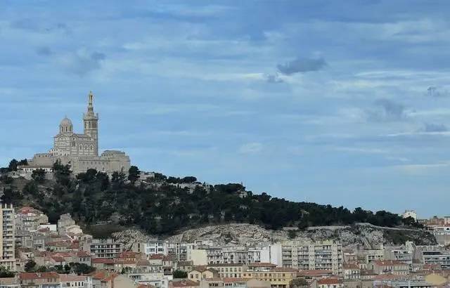 L'ex-maire de Marseille en garde à vue pour des soupçons de détournement
