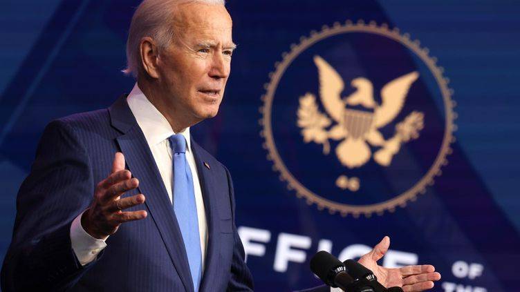 Biden s’attaque aux pénuries de biens « essentiels »
