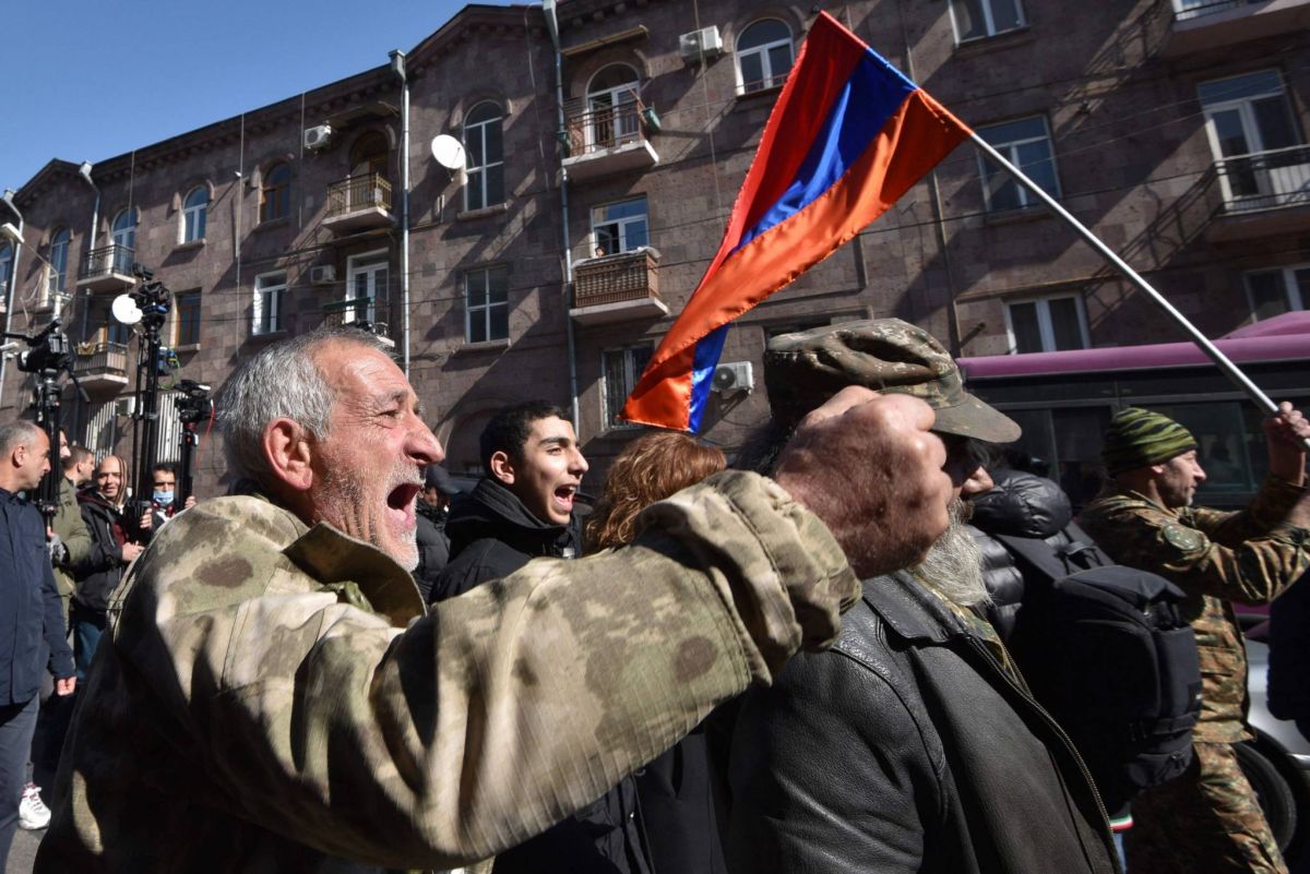 Des milliers de manifestants opposés à Pachinian de nouveau dans la rue