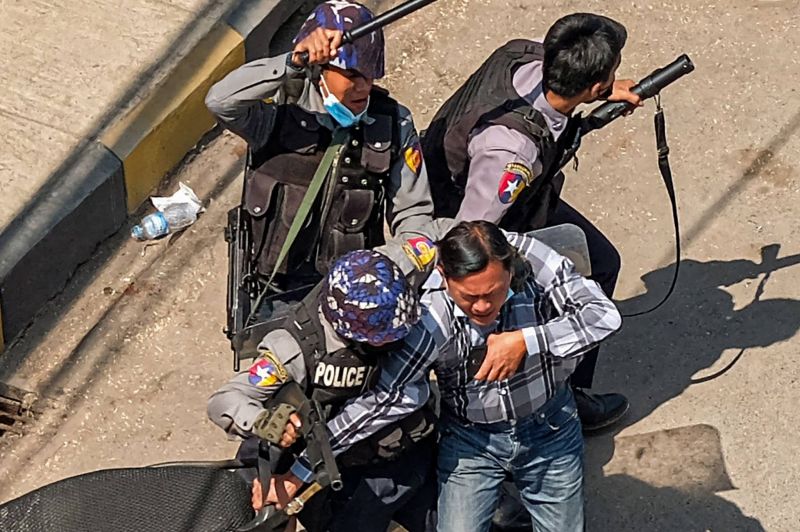 La junte intensifie sa répression contre les manifestations, au moins huit morts