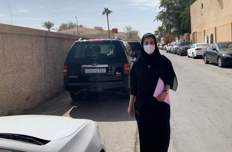 La militante Loujain al-Hathloul au tribunal après sa libération