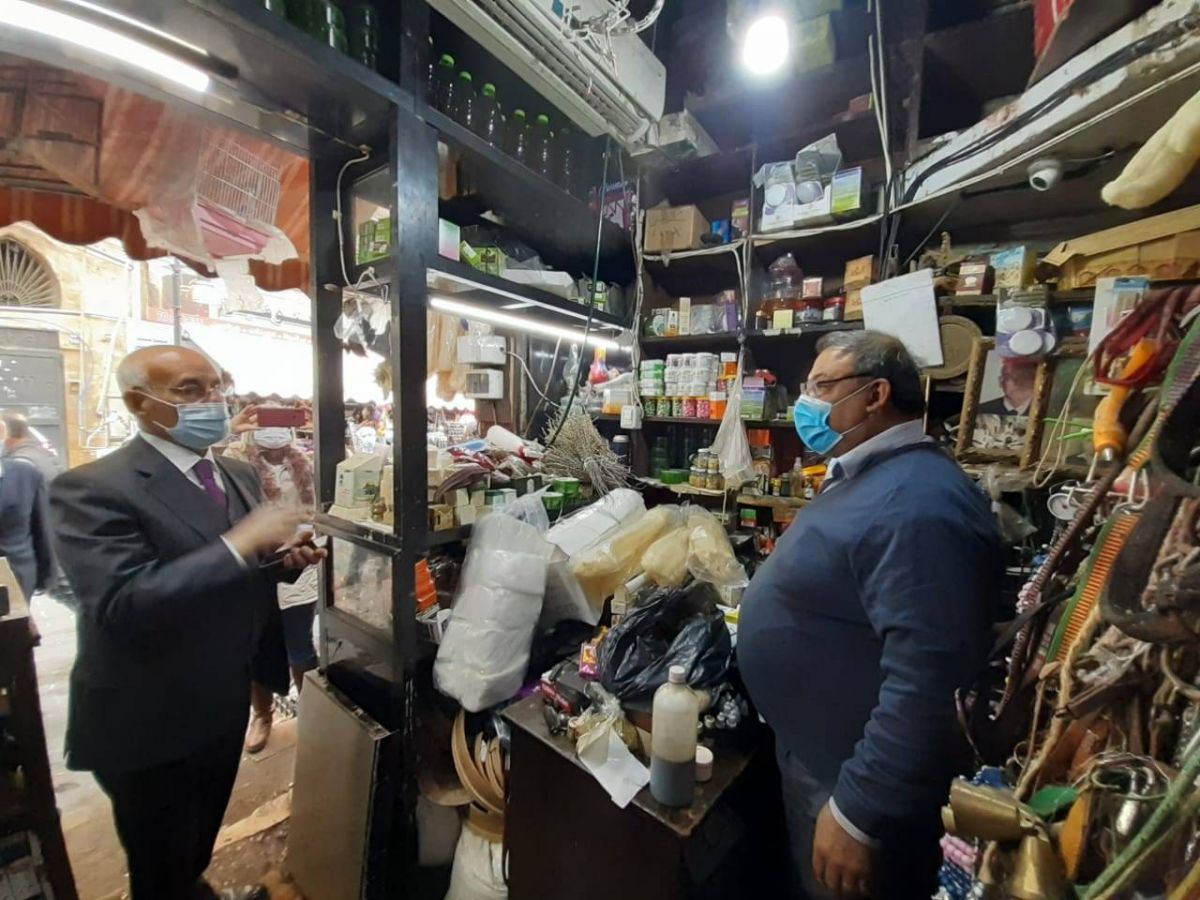 Premier jour de réouverture des commerces, 51 décès en 24h