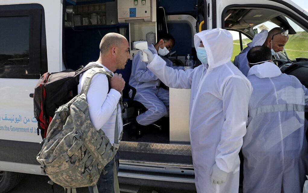 Israël commence à vacciner des Palestiniens avec un permis de travail israélien