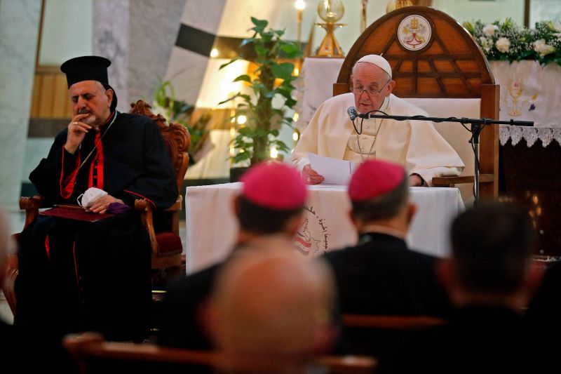 « Que se taisent les armes ! » lance le pape en visite historique en Irak