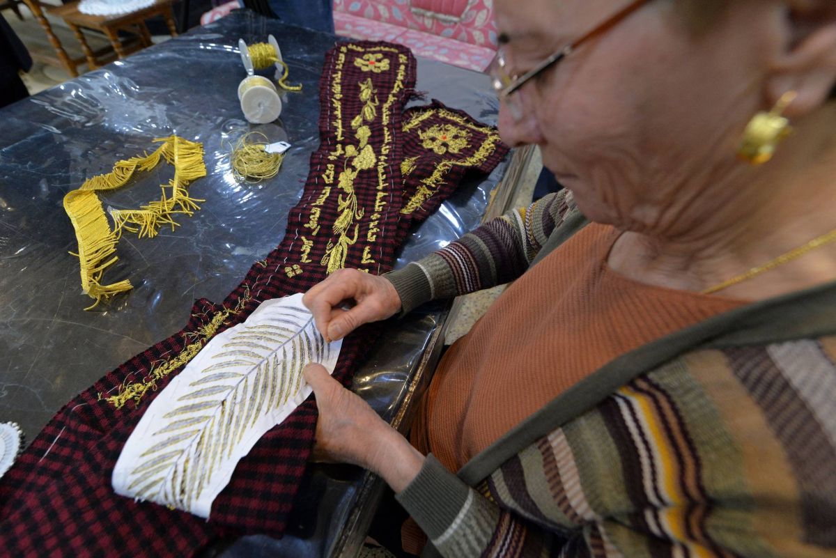 À Qaraqosh, on coud sur l’étole du pape l’histoire des chrétiens d’Irak