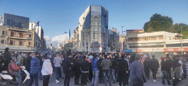 Manifestation devant les domiciles d'hommes politiques à Tripoli