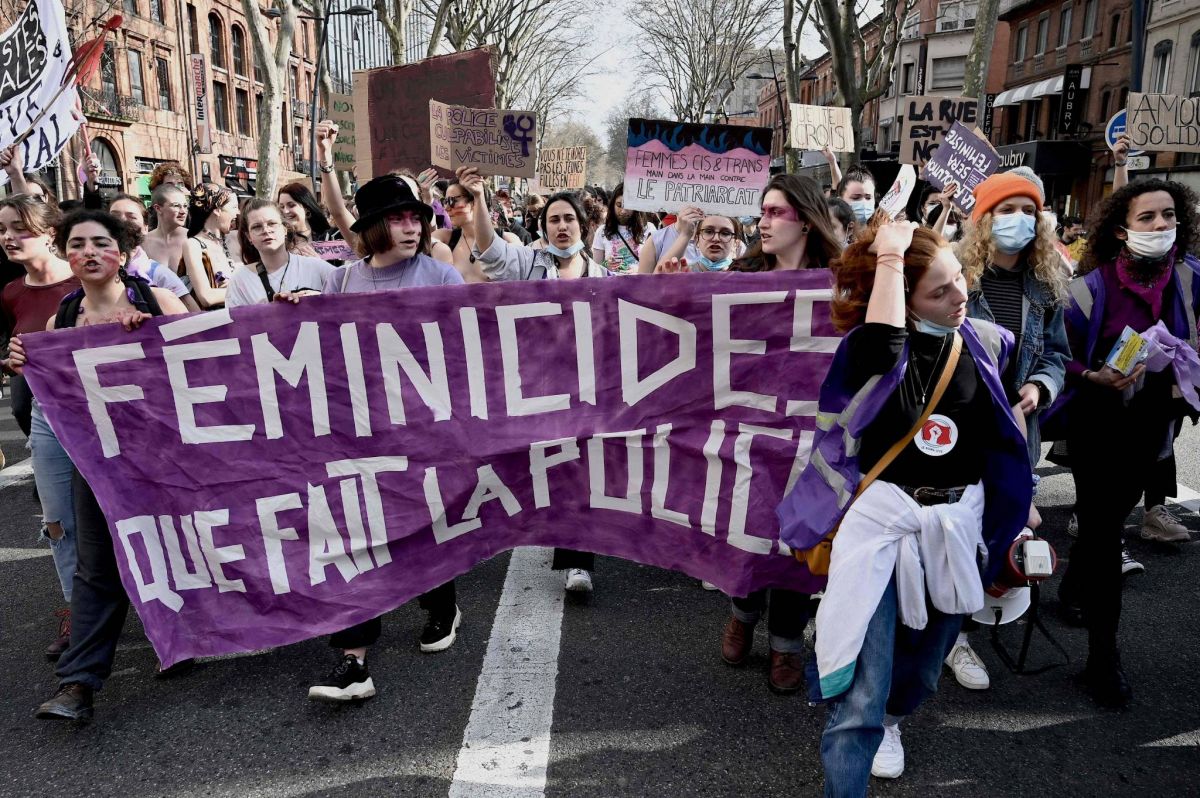 Des dizaines de milliers de personnes défilent en France