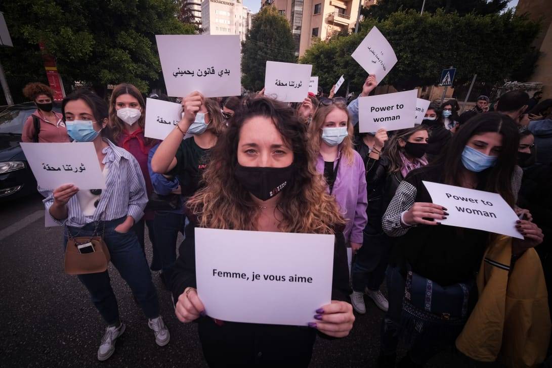 Une centaine de personnes rassemblées au Musée de Beyrouth : 