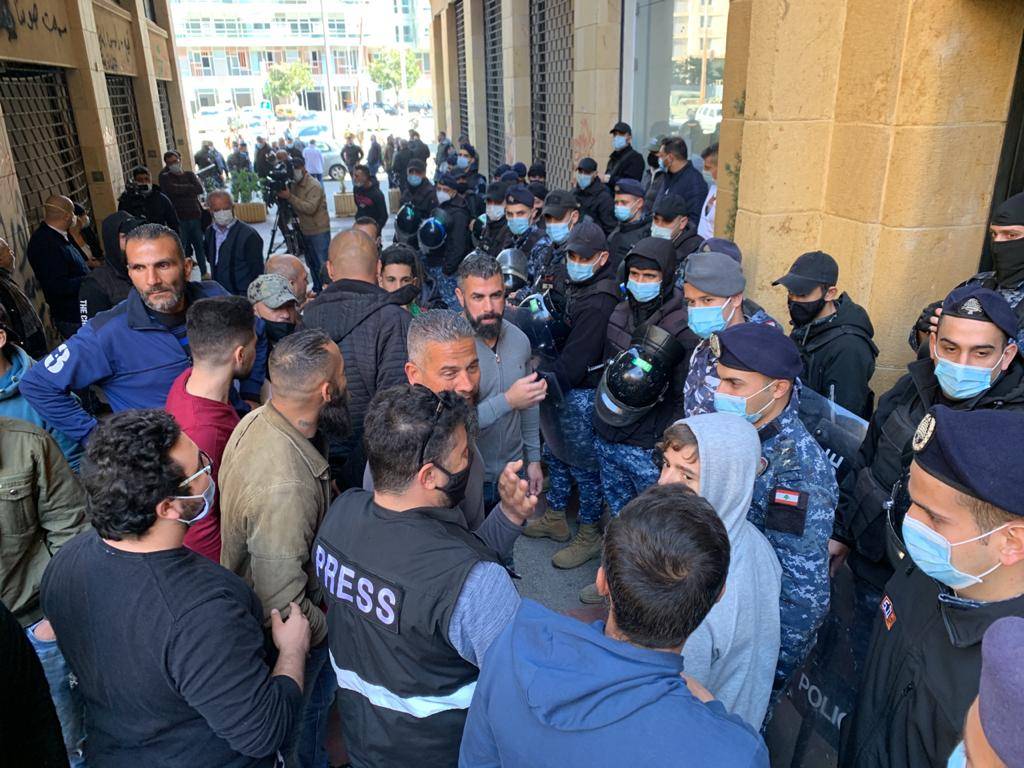 La rue ne décolère pas, le Liban secoué du Nord au Sud en passant par la capitale