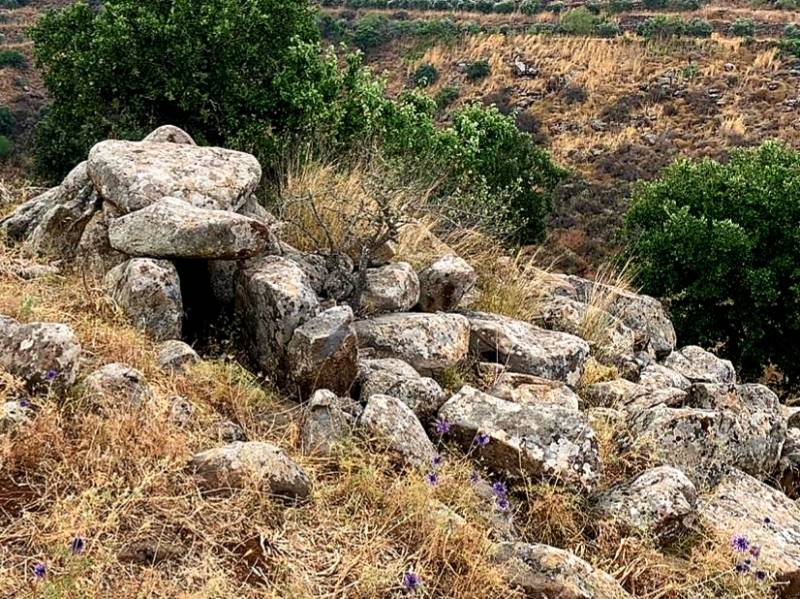 Un tombeau mégalithique démantelé lors du terrassement d'un terrain au Akkar