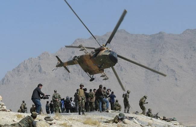 Un hélicoptère militaire abattu, neuf morts