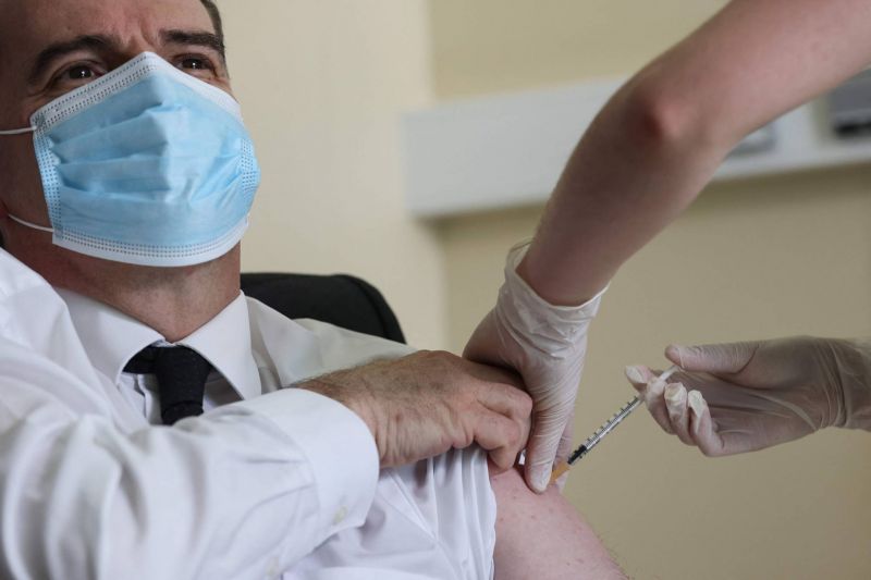 Le Premier ministre français a reçu une première dose du vaccin AstraZeneca