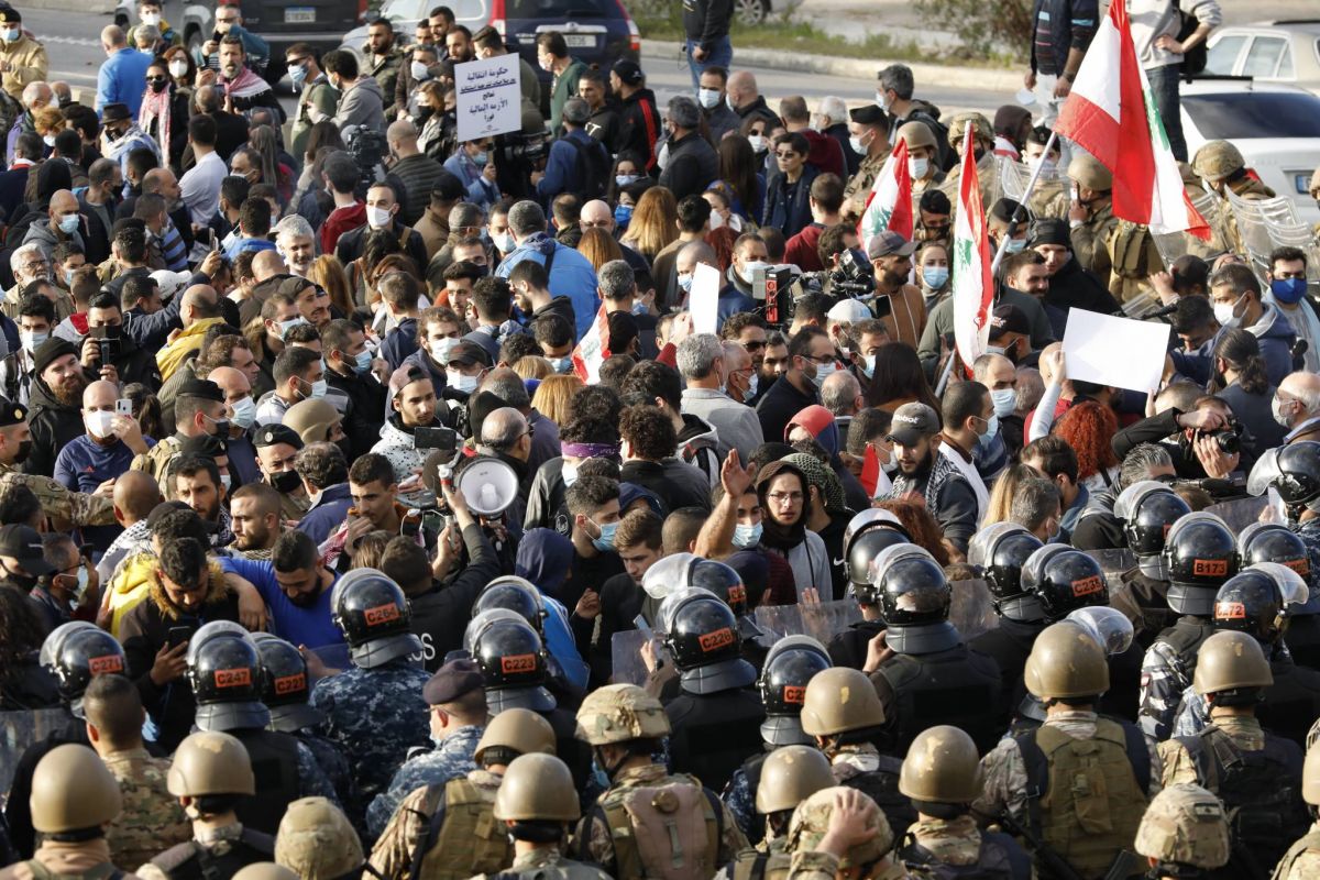Marche communiste à Beyrouth pour « déraciner le système politique et économique »