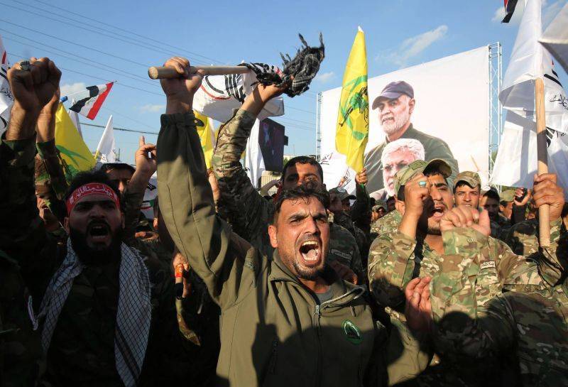 Démonstration de force des pro-Iran en armes à Bagdad