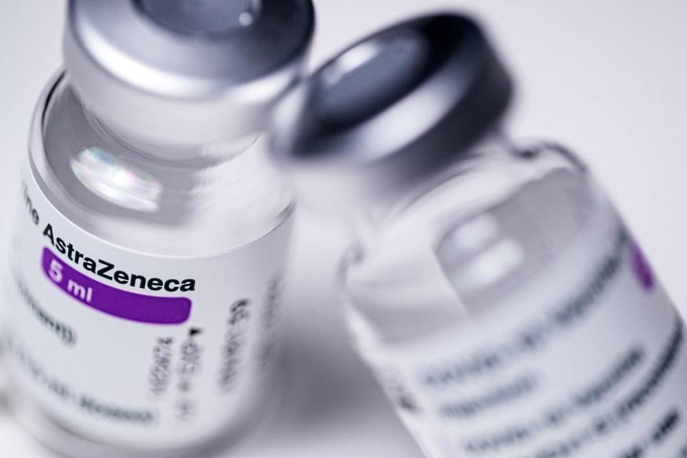 AstraZeneca de nouveau sur la sellette, hommage au Royaume-Uni