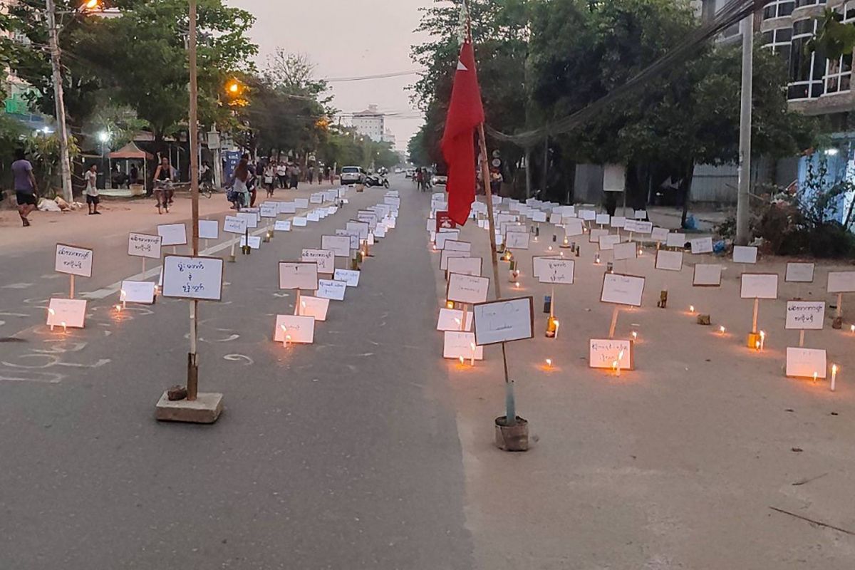 Plus de 600 personnes relâchées par la junte, l'audience de Suu Kyi reportée