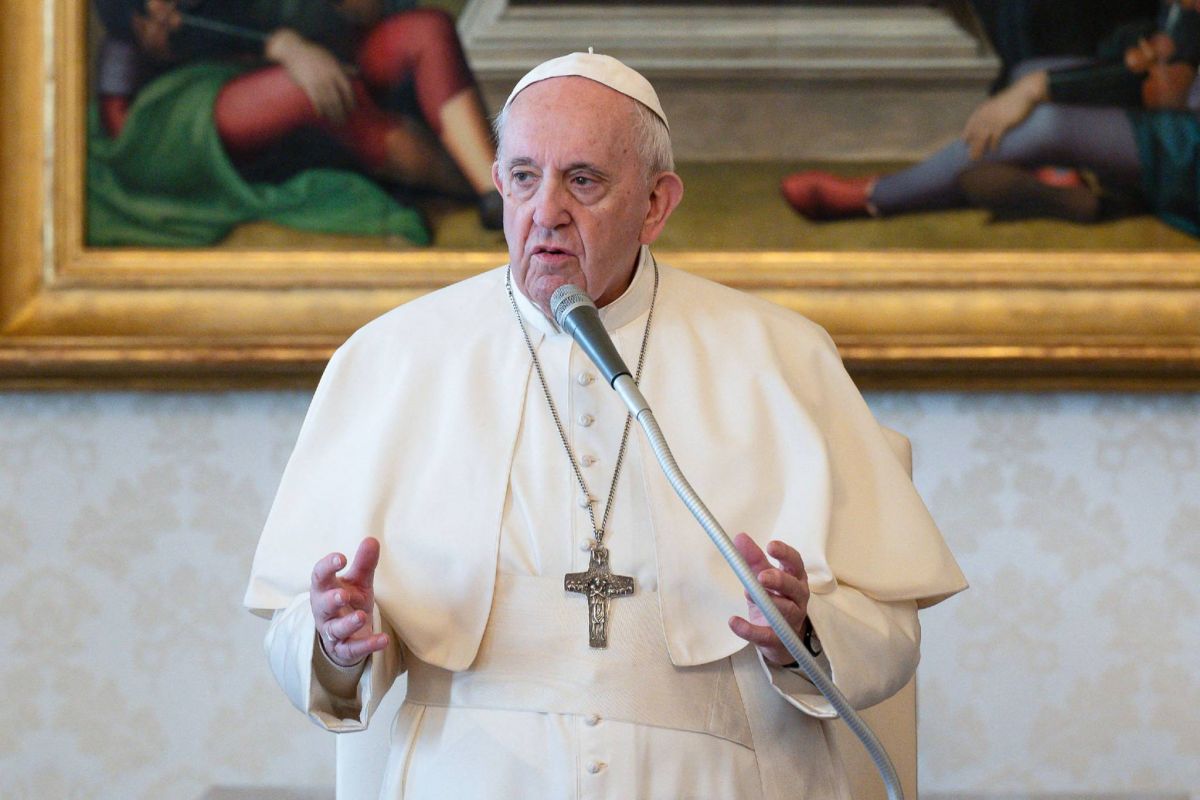 Le pape coupe les salaires des cardinaux pour réduire les coûts
