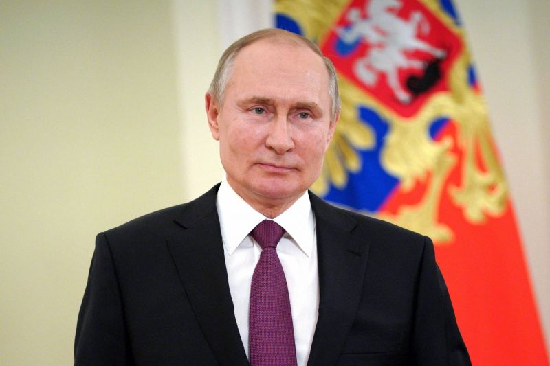Poutine appelle les Russes à se faire vacciner contre le coronavirus