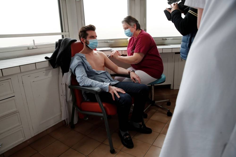 En France, vétérinaires et dentistes vont pouvoir vacciner contre le Covid-19