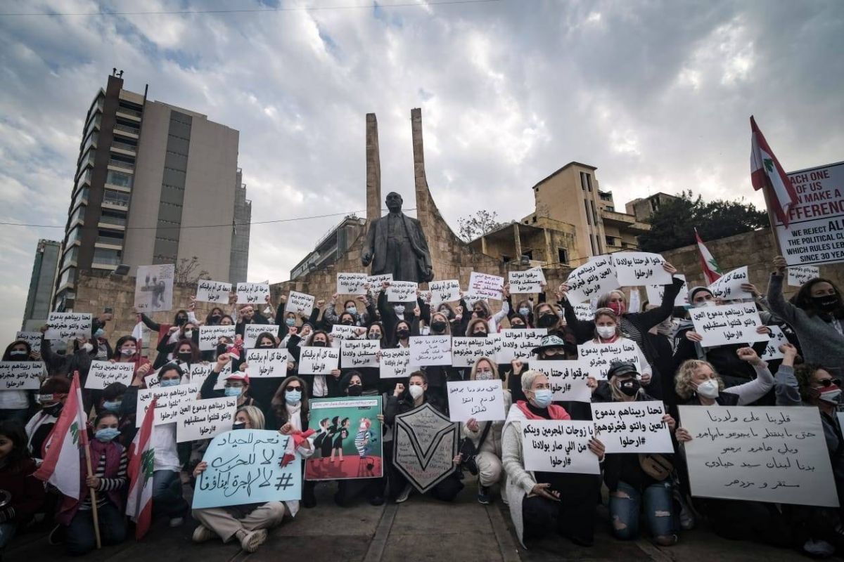 Des mères libanaises défilent avec un même cri : dégagez !