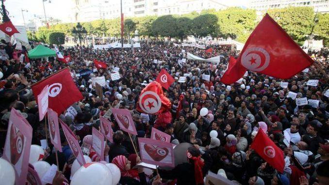 La Tunisie rend publique une liste de martyrs de la révolution, un 
