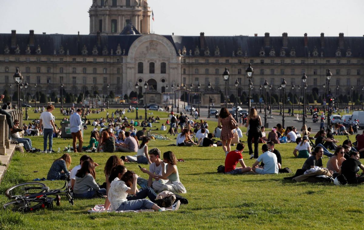 Macron annonce de nouvelles mesures en France contre le Covid-19