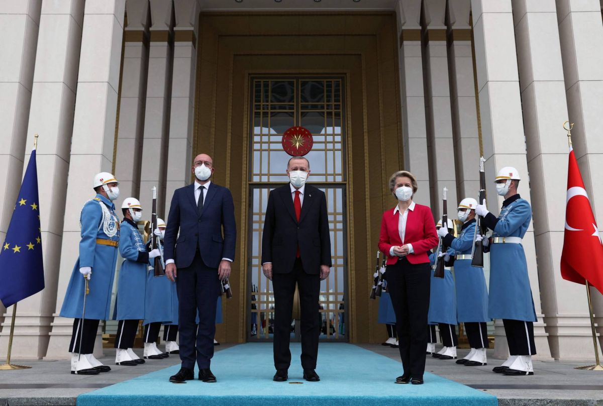 L'UE interpelle la Turquie sur les droits humains mais souligne un 