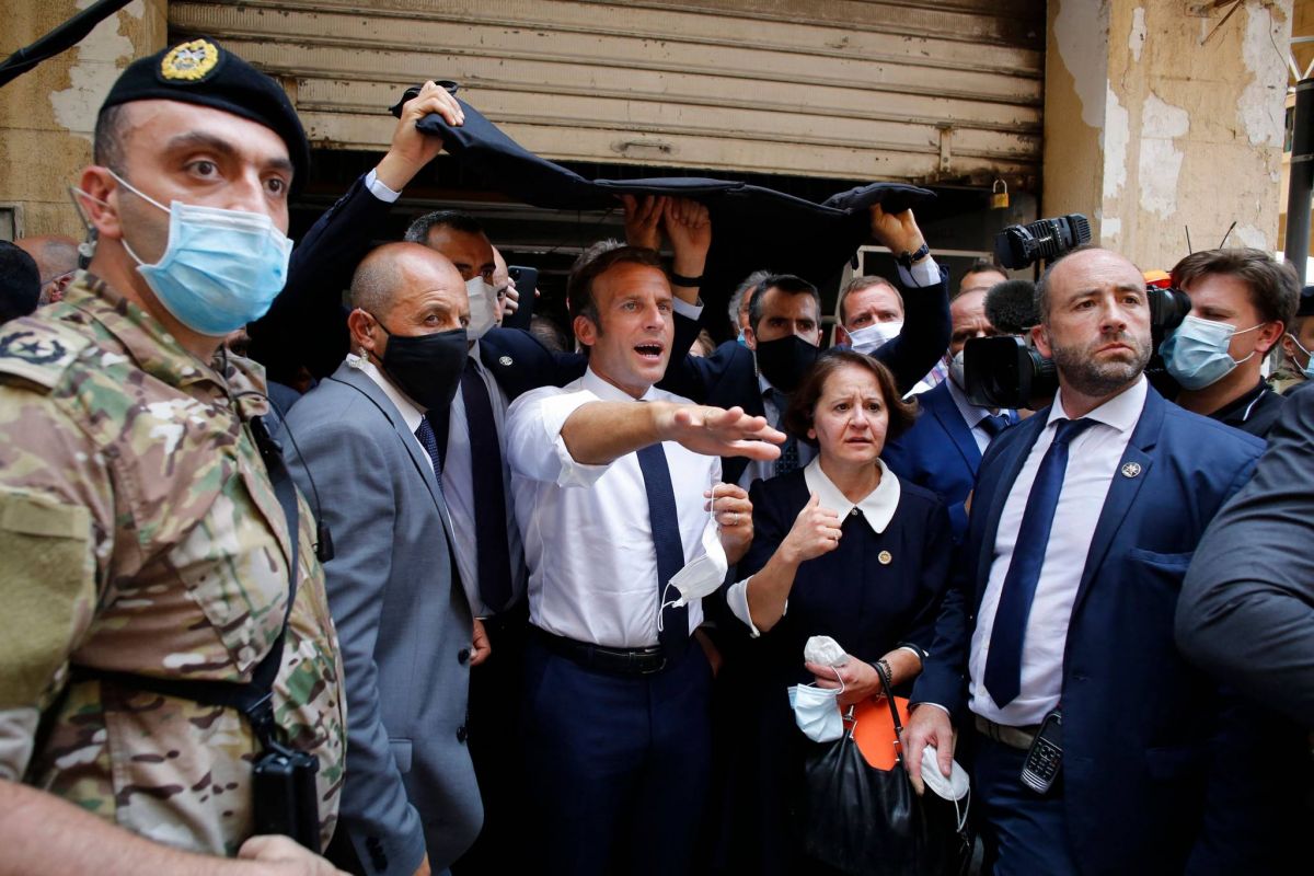 Des Libanais demandent à Macron le gel des actifs douteux de leurs responsables