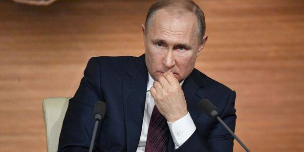 Poutine signe la loi l'autorisant à faire deux mandats de plus