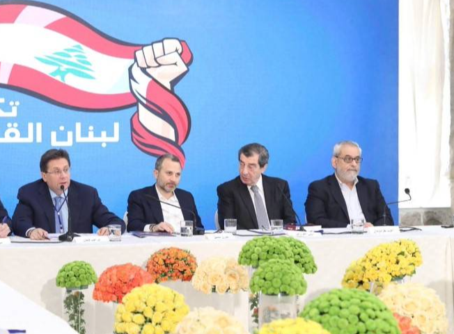 Les députés aounistes appellent Hariri à présenter une formule 